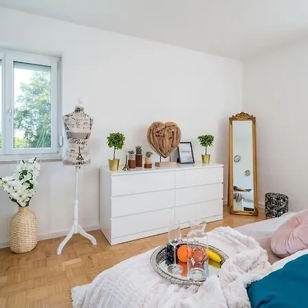Eg Mitte Schone 70m² Grosse 2-zimmer Nahe Salzburg Mit Zugang Zum Garten