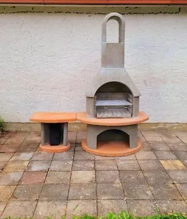 Eg Mitte Schone 70m² Grosse 2-zimmer Nahe Salzburg Mit Zugang Zum Garten 公寓 *
