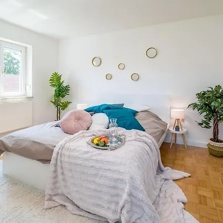 Eg Mitte Schone 70m² Grosse 2-zimmer Nahe Salzburg Mit Zugang Zum Garten *