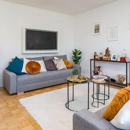 Eg Mitte Schone 70m² Grosse 2-zimmer Nahe Salzburg Mit Zugang Zum Garten * Freilassing